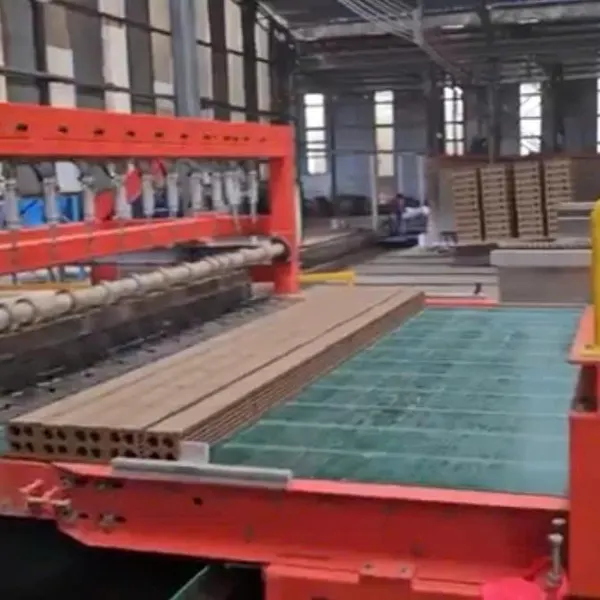 Máy cắt gạch mộc tại Nhà Máy Gạch Tuynel Rạng Đông